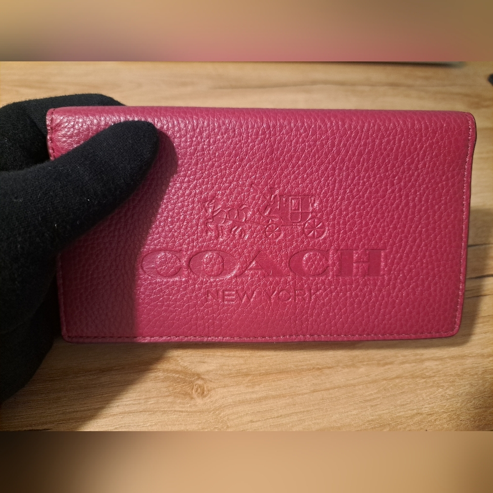 Coach for checks and 🖊 pencil holder